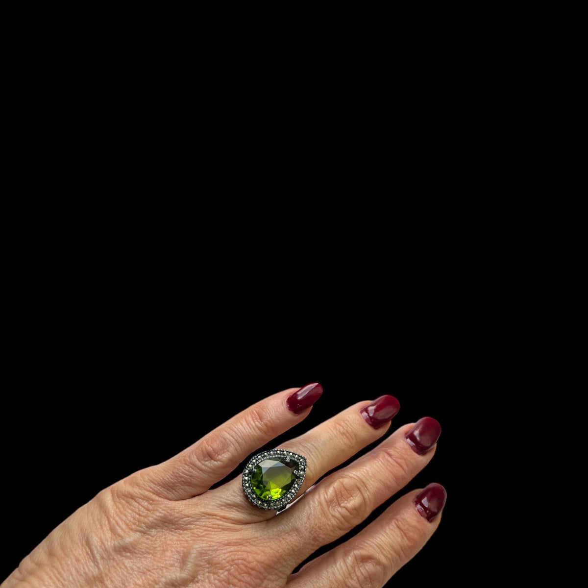 Elegancia Atemporal Anillo Drop Pav Verde - Arte Joyero Regina Castillo