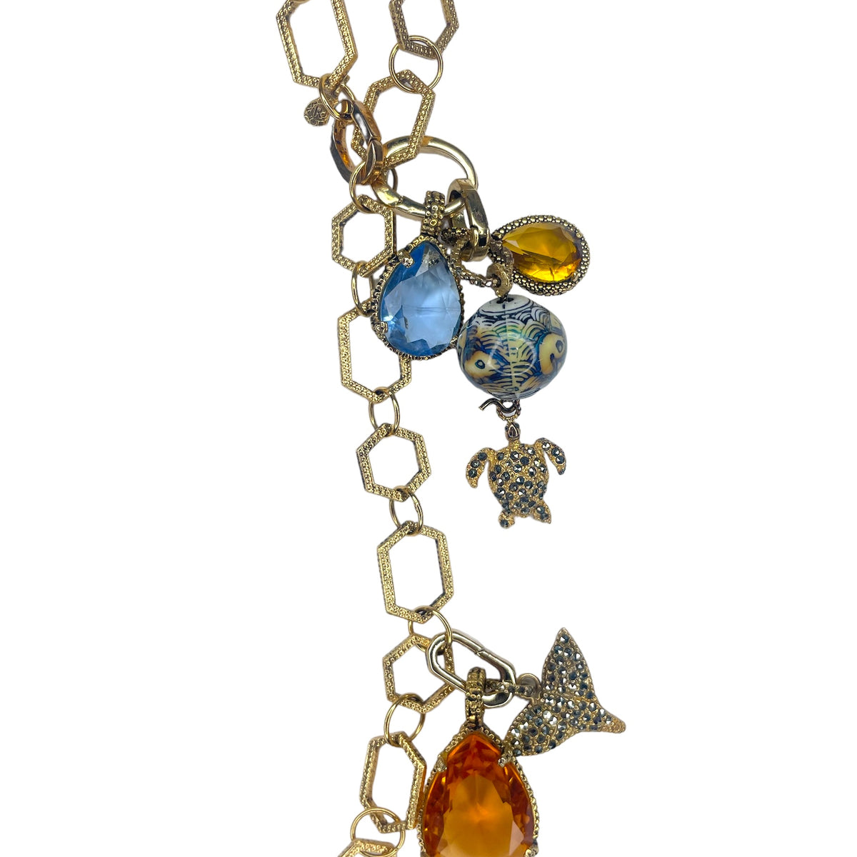 COLLAR COLMENA CON DIJE BALLENA Collares de Joyería Regina Castillo