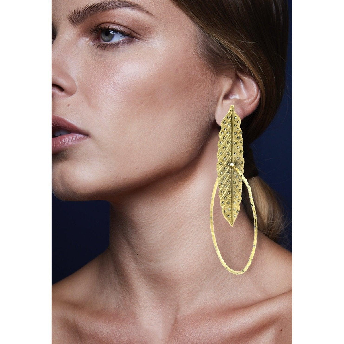 Arracada hoja Bionta con baño de oro (no desmontable) Aretes de Joyería Regina Castillo