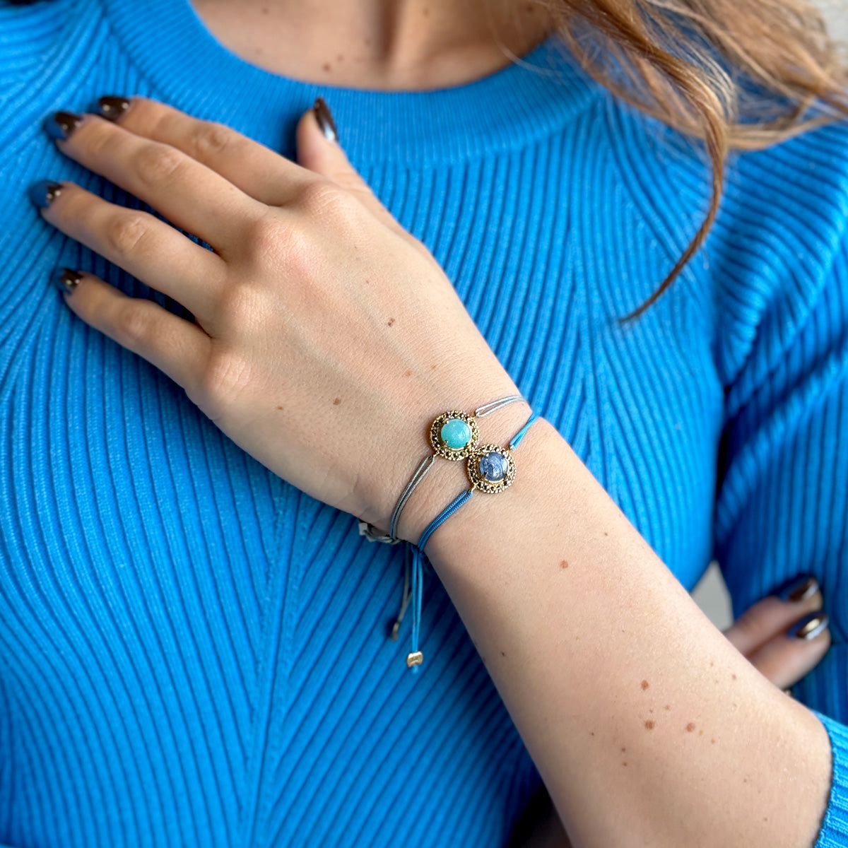 PULSERA HILO AZUL Pulseras de Joyería Regina Castillo