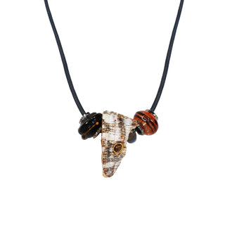 COLLAR CUERO + DIJE CONCHA Collares de Joyería Regina Castillo