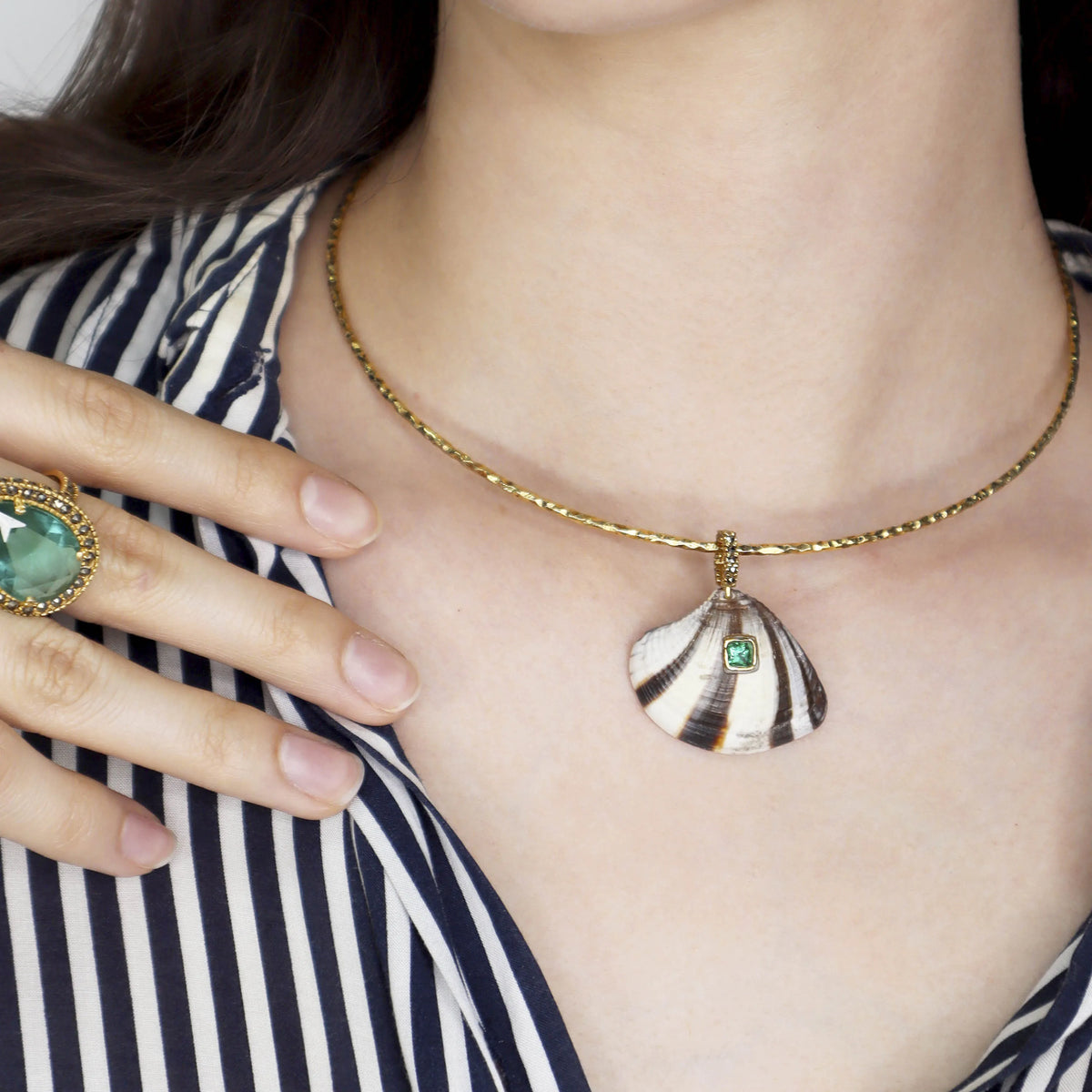 Collar Rígido Litibu Verde Bandera Collares de Joyería Regina Castillo