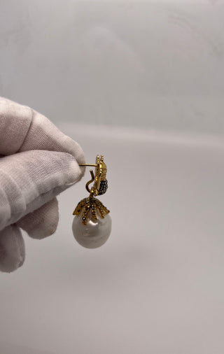 Bee I + Drop Garry Baroque Pearl Earring